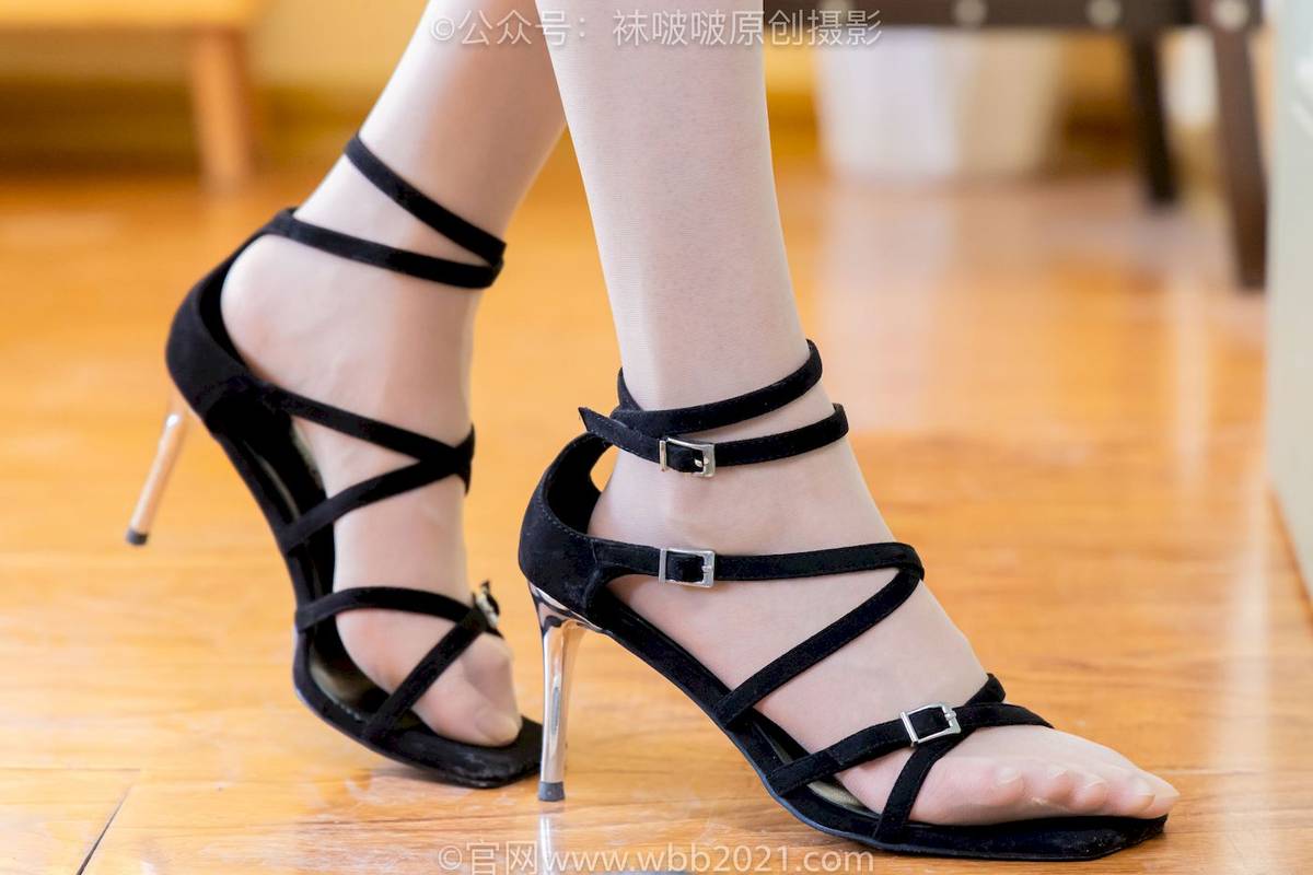 BoBoSocks袜啵啵模特香菜短袖上衣配深色短裙写真-41