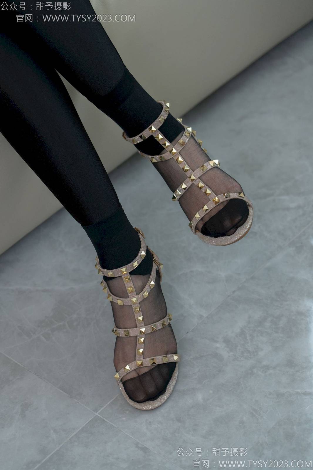 甜予摄影模特梦梦白衬衫搭配黑色下装干练写真-5