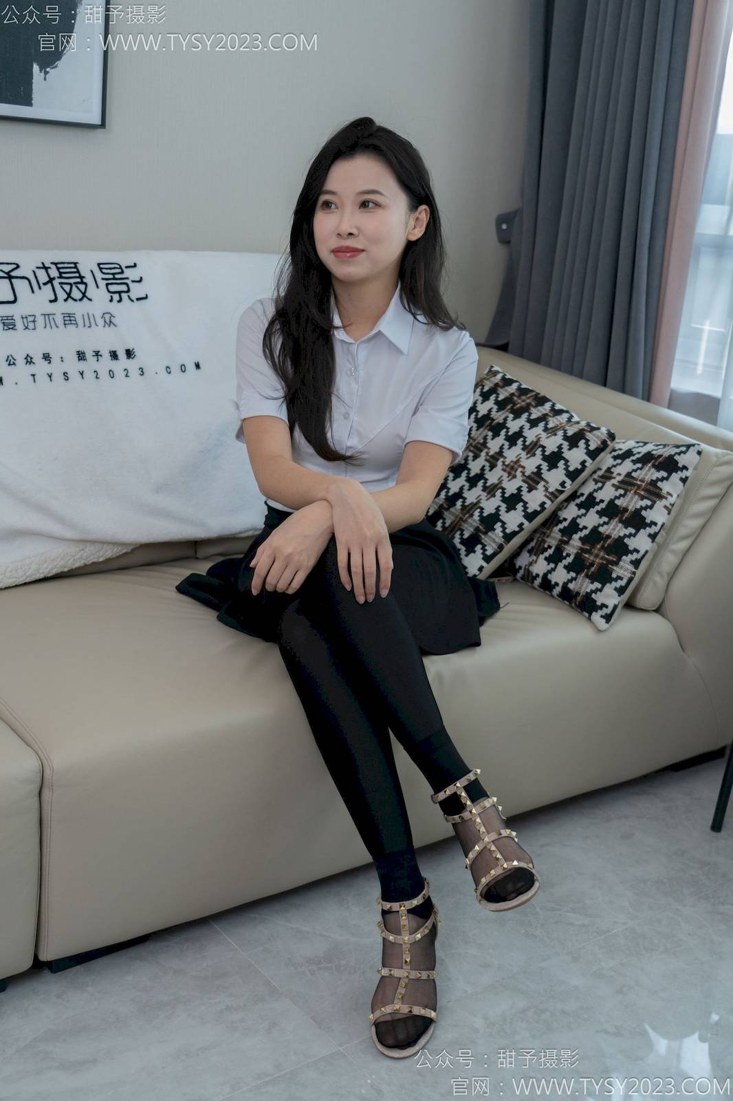 甜予摄影模特梦梦白衬衫搭配黑色下装干练写真-7