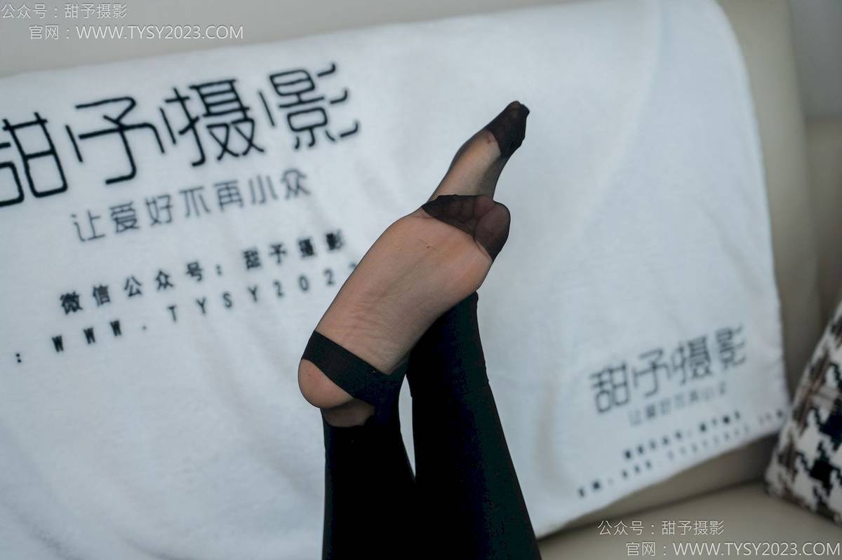 甜予摄影模特梦梦白衬衫搭配黑色下装干练写真-124