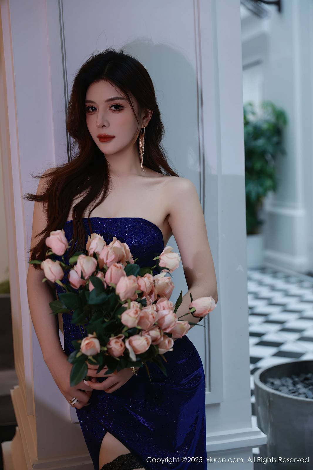 秀人网新人阿依莎蓝色连衣裙身材高挑性感写真-3