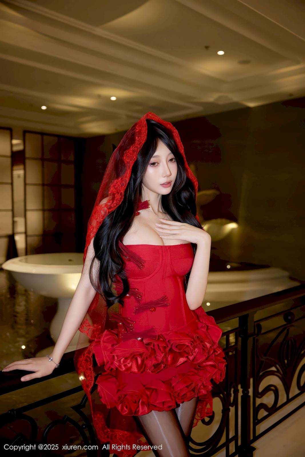 秀人网模特玥儿玥er红色短裙魅惑黑丝江浙沪旅拍-24