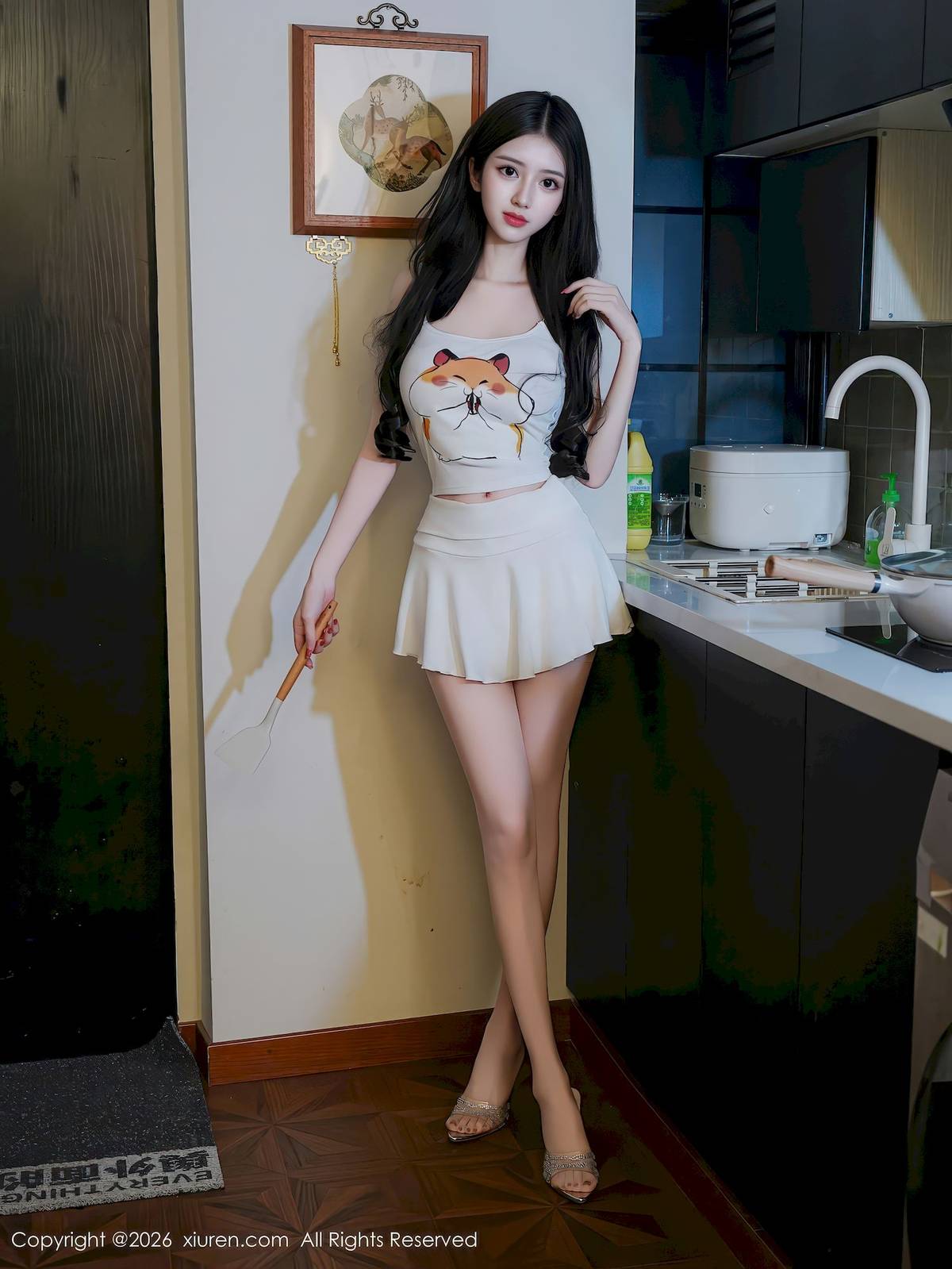 秀人网新人白小蝶白色短裙诱人肉丝性感写真-3