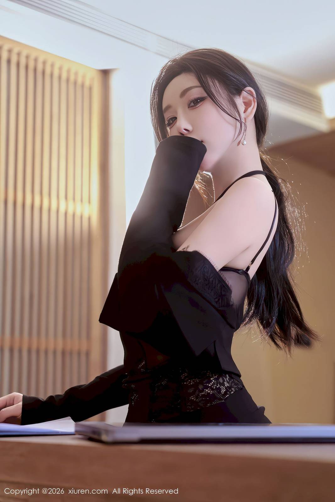 秀人网女神杨晨晨Yome黑色西服职场主题性感写真-49