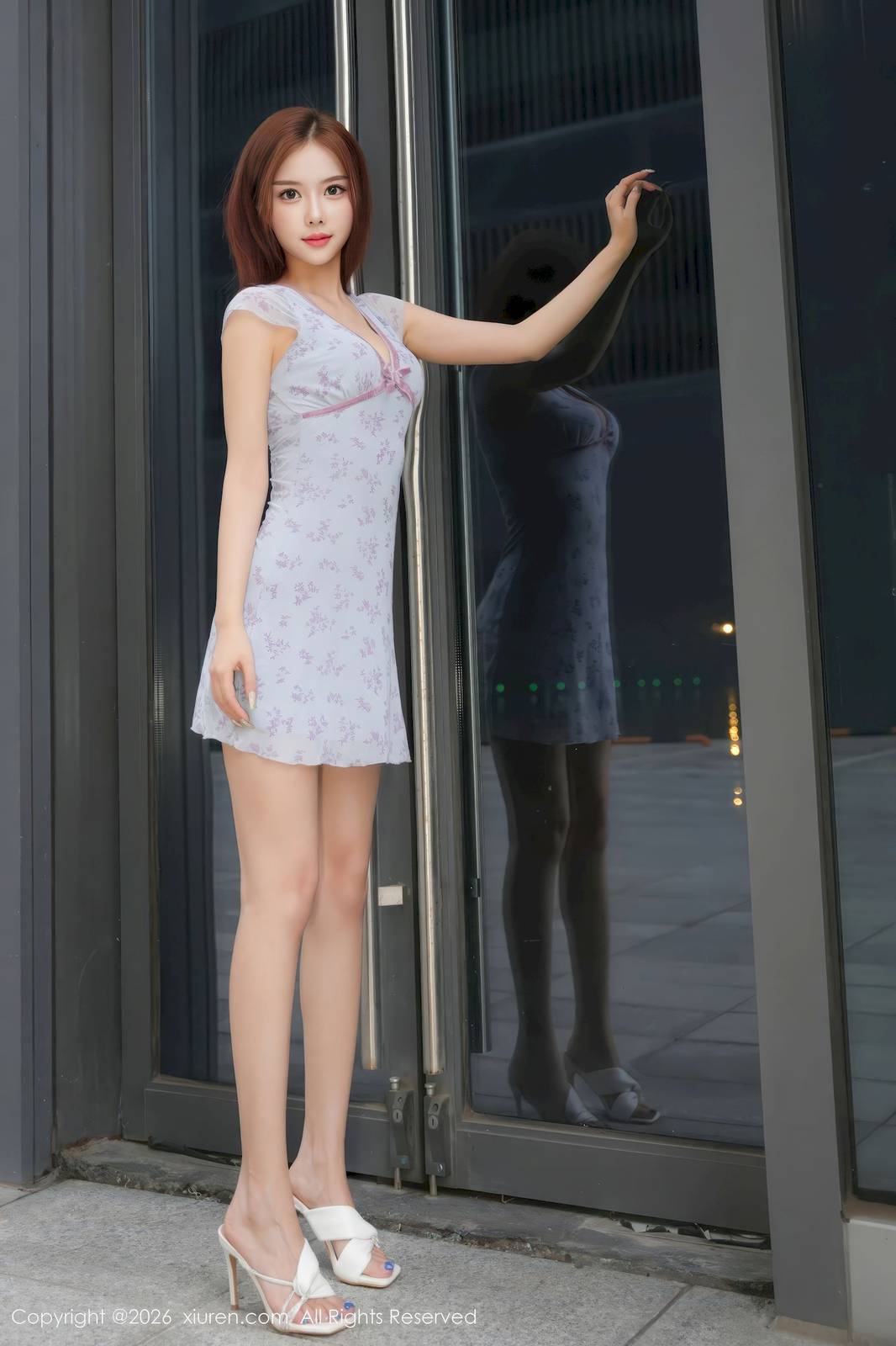 秀人网模特白芷yy素色连衣裙轻纱薄缦间写真-13